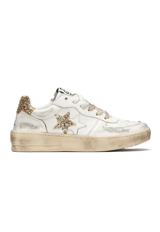 2Star - Sneaker Padel in pelle bianca con dettagli in glitter dorato ed effetto "Used"