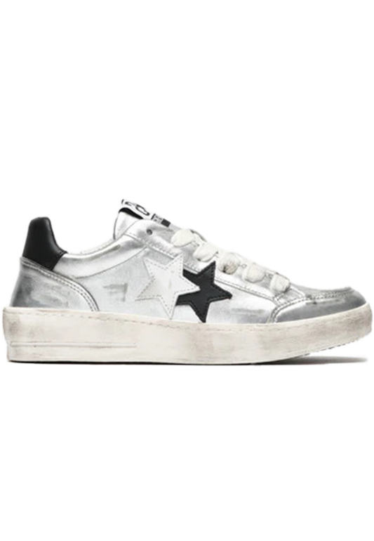 2Star - Sneaker New Star in pelle laminata argento con dettagli in pelle nera e bianca ed effetto "used"